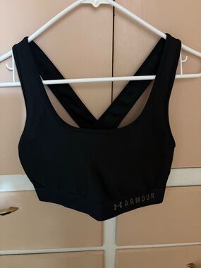 Under Armour Black Cross-Back Medium Support Sports Bra